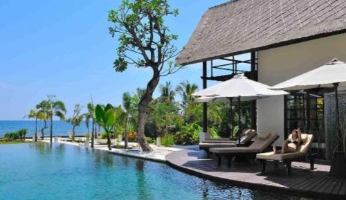 Villa - Beach Front
