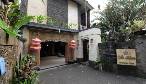 Villa with Garden View
