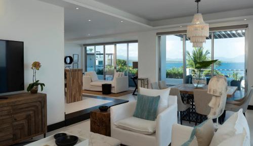Four-Bedroom Penthouse Suite - Oceanfront/Bi-Level with Rooftop