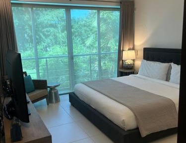 One-Bedroom Suite with Garden View