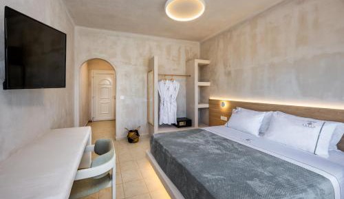 Junior Suite with Pool View