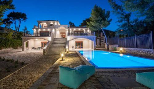 Deluxe Villa