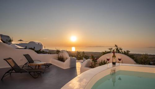 Luxury Grand Cave Suite with Outdoor Jetted Tub, Sea & Sunset View