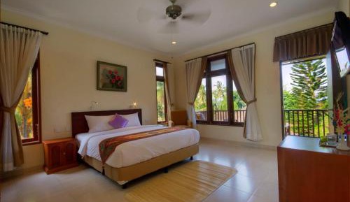 Villa with Garden View