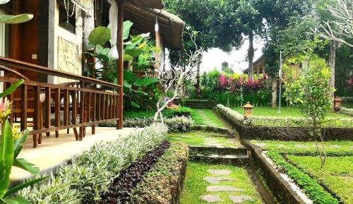 Bungalow with Garden View