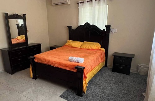 Montellano House | The Stars Oasis - Serene 3 Bedroom Home w/ Jacuzzi