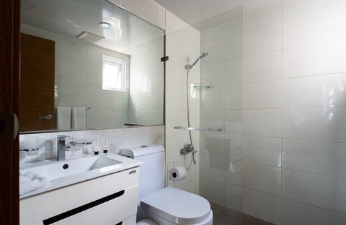 La Arboleda Apartment | CityCenter-Comfy-3br-W/Pool-Gym-A/C-WiFi-YellowKey
