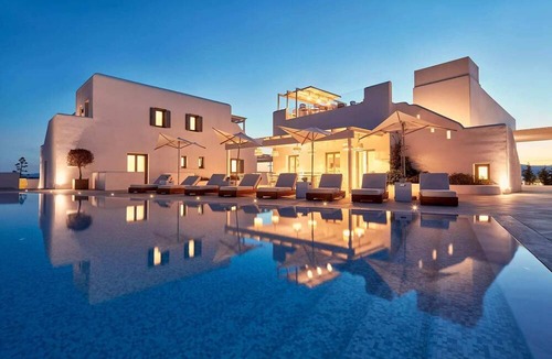 Agios Prokopios Apartment | Unique and Elegant 2BR Suite near Plaka Beach