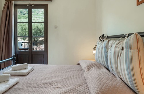 Telendos Bed & Breakfast | Bed and Breakfast 'Suite No 10' with Sea View, Wi-Fi and Air Conditioning