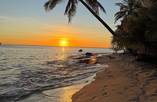 Waya Lailai House | Paradise Village Homestay in Yasawa Islands, Fiji. Wifi available!