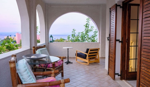 Spacious Holiday House with Seaview and Garden