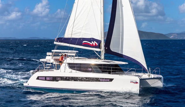 Sun-Kissed Sailing Adventure in Raiatea's Lagoon