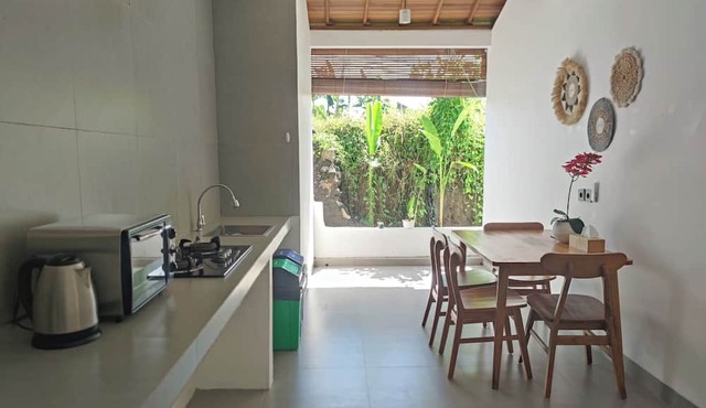 Airlangga Villa Ubud: Stylish Tropical Retreat with Private Pool & Comfort