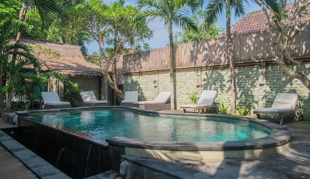 ADULT ESCAPE, Serene 1-bedroom bungalow with AC in beautiful Bali