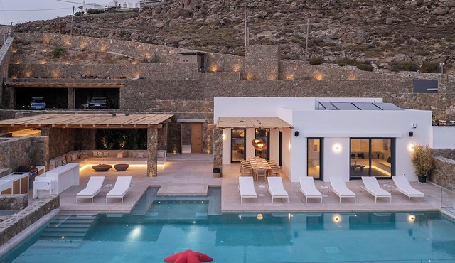 Scenic Villa With Heated Pool & Sea Views
