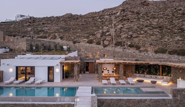 Stunning Villa With Panoramic Sea Views